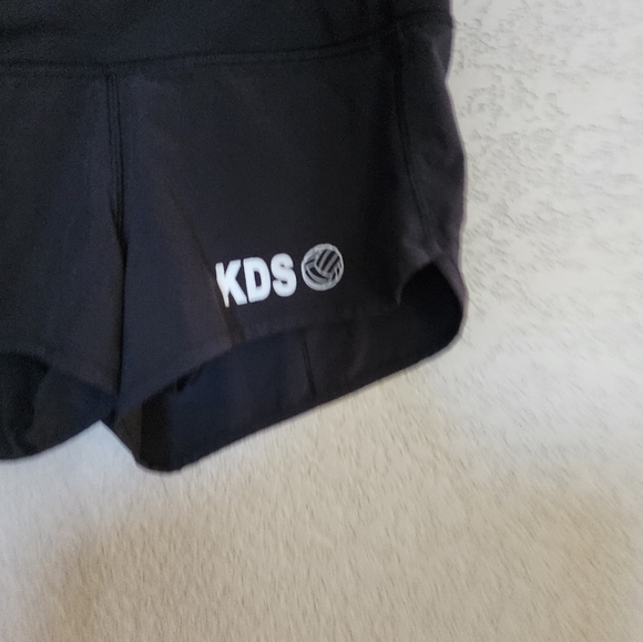 Lululemon 3in inseam shorts size 4 - Picture 2 of 5